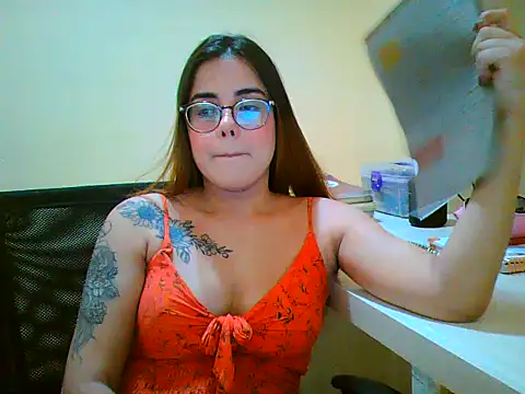 maliamiller online show from November 15, 6:14 am