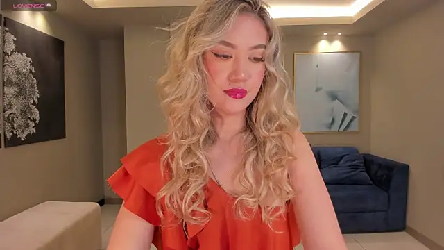 RebeccaHudson online show from May 17, 11:31 am