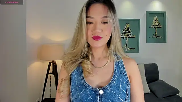 RebeccaHudson online show from May 10, 11:34 am