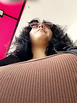 lara moon25 online show from December 4, 6:52 pm