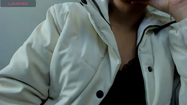 Catalehia Milk online show from December 4, 9:04 pm