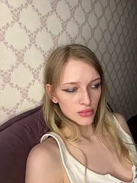 Evvie Summn1 online show from April 3, 4:38 pm