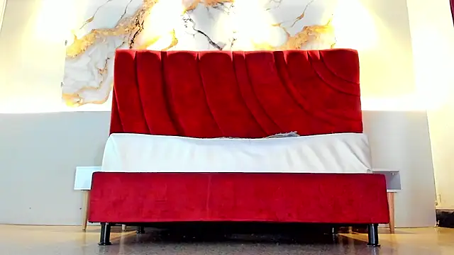 MAISE HILL1 online show from December 3, 1:46 pm