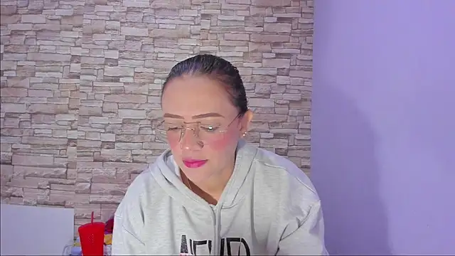 nicollee18 online show from October 2, 12:59 am