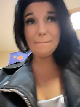 Tisha Busty online show from May 11, 4:04 pm