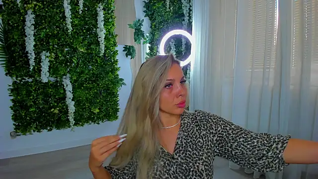 Snapshot of VivienCarter chatting on September 23, 12:14 pm VivienCarter online show from September 23, 12:14 pm