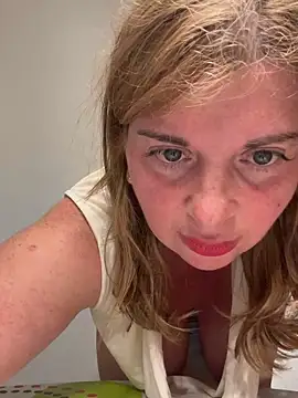 Lombada online show from May 6, 8:35 pm