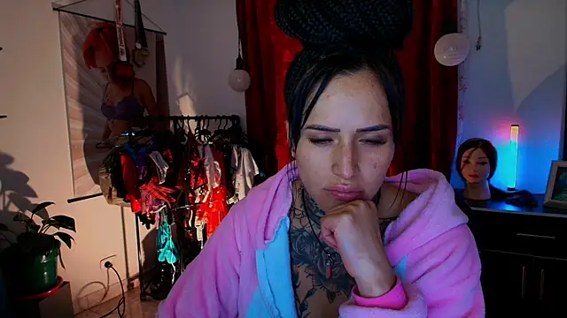 TinnaDawsom online show from January 5, 11:19 pm