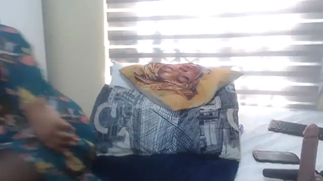 Foxybrownxx1 online show from May 3, 6:50 am