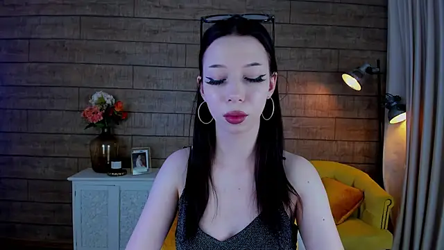 MaliaLandre online show from December 2, 7:10 am