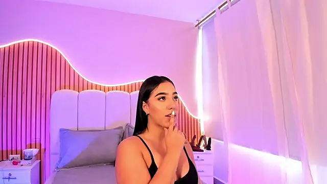 Snapshot of SofiiSweet_ chatting on October 27, 3:29 pm SofiiSweet  online show from October 27, 3:29 pm