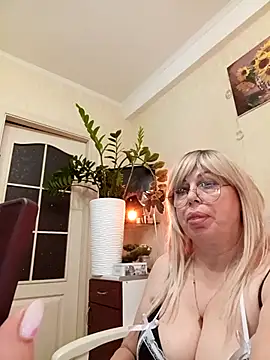 Snapshot of SusieNoreen chatting on September 13, 2:41 am SusieNoreen online show from September 13, 2:41 am