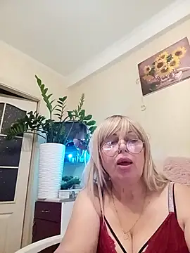 Snapshot of SusieNoreen chatting on September 15, 2:53 am SusieNoreen online show from September 15, 2:53 am