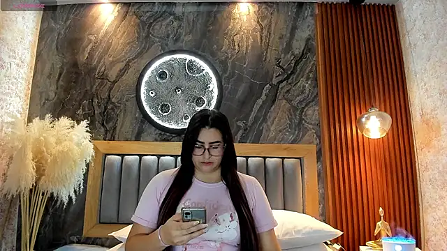 BellaPeers  online show from May 15, 11:13 am