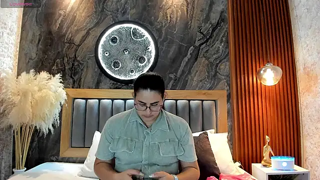 BellaPeers  online show from May 20, 11:40 am