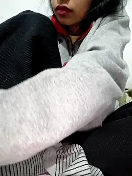 Aimeesha online show from February 4, 8:45 pm