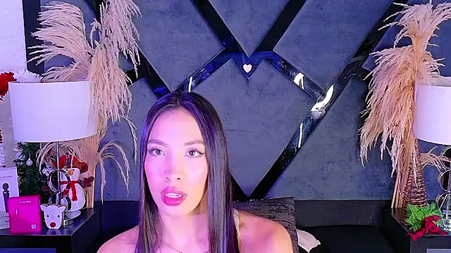 KylieWhite online show from December 22, 2:31 pm