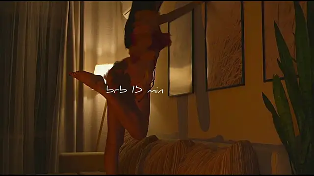 wowmolly online show from November 17, 1:01 pm