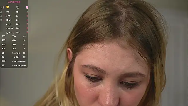 MiaBanger online show from April 8, 3:25 pm