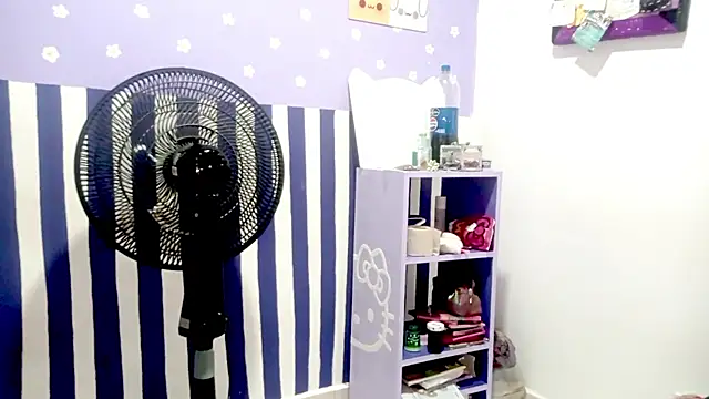 PetiteIvoryQueen19 online show from May 17, 4:33 am