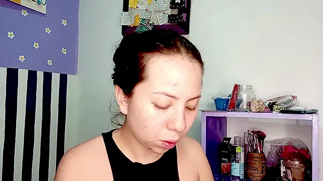 PetiteIvoryQueen19 online show from May 22, 5:16 am