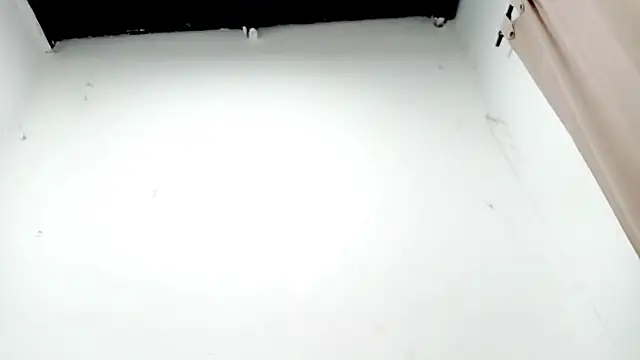 PetiteIvoryQueen19 online show from November 15, 6:36 am