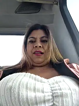 Laura-Hernandez online show from April 1, 3:09 pm