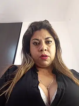 Laura-Hernandez online show from May 19, 2:46 pm