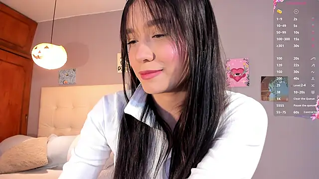 Maia W10 online show from May 11, 12:18 pm
