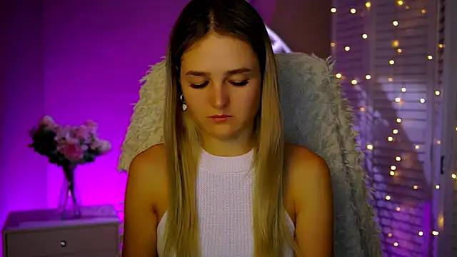 DeboraLarson online show from November 20, 8:04 am