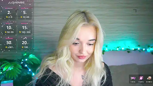 Snapshot of Ashley_S chatting on October 14, 10:01 pm Ashley S online show from October 14, 10:01 pm