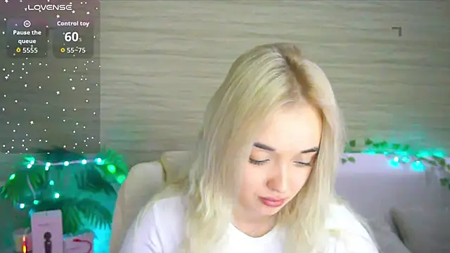 Snapshot of Ashley_S chatting on September 28, 11:21 pm Ashley S online show from September 28, 11:21 pm