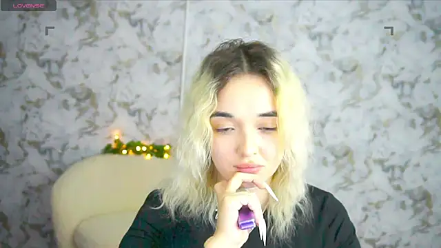 Ashley S online show from May 16, 12:35 am