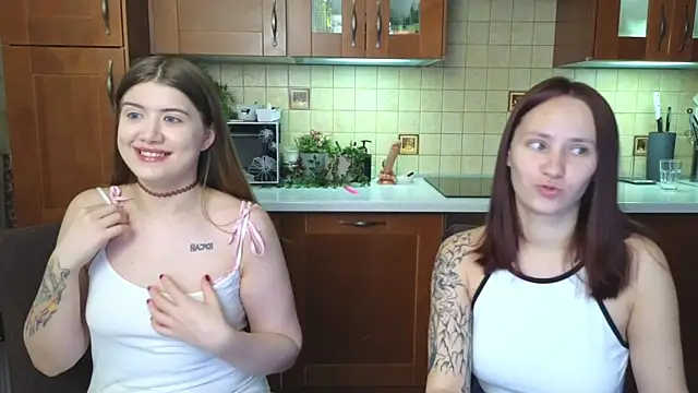 HotCaramellsTV online show from April 10, 11:27 am