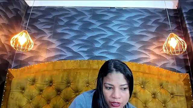 NahomiFireSex online show from May 21, 4:32 am