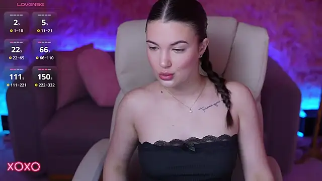 YourLolaBunny online show from May 18, 6:19 am