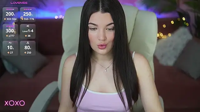 YourLolaBunny online show from May 20, 7:00 pm