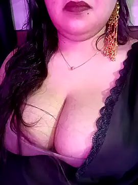 Suhanakhan00 online show from May 13, 6:57 pm