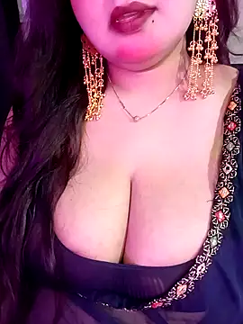 Suhanakhan00 online show from April 29, 6:02 pm