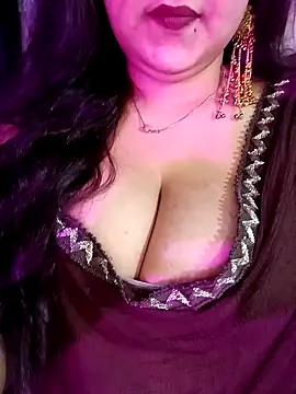Suhanakhan00 online show from May 25, 7:13 pm