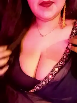 Suhanakhan00 online show from May 4, 9:35 am