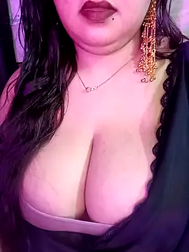 Suhanakhan00 online show from May 14, 6:58 pm