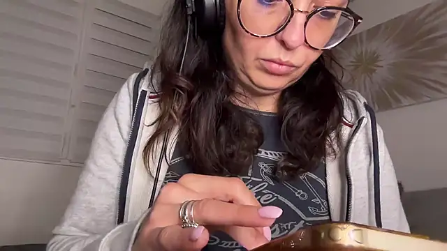 Serena 4you online show from November 17, 6:30 pm