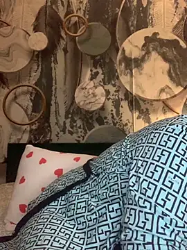 Laura Millf online show from November 20, 4:19 pm