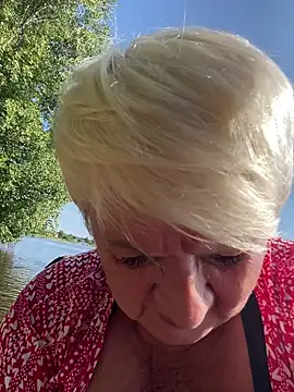 Laura Millf online show from August 6, 1:07 pm