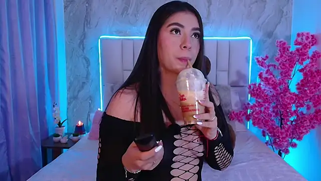 IsabellaAnngel online show from May 9, 10:45 pm
