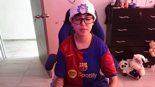 thomascooper7 online show from November 19, 5:02 pm