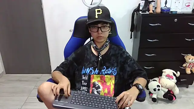 thomascooper7 online show from January 10, 2:05 am