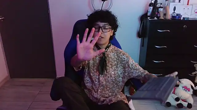 thomascooper7 online show from February 19, 7:46 pm