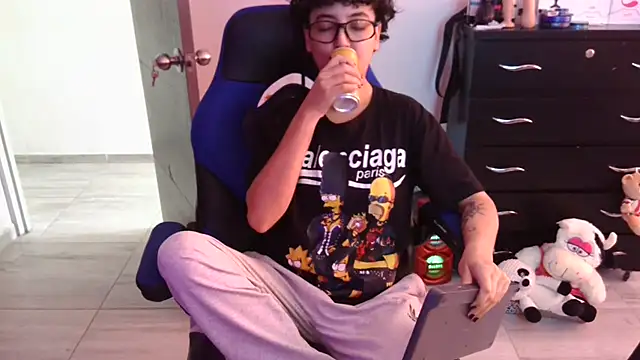 thomascooper7 online show from December 4, 7:03 pm